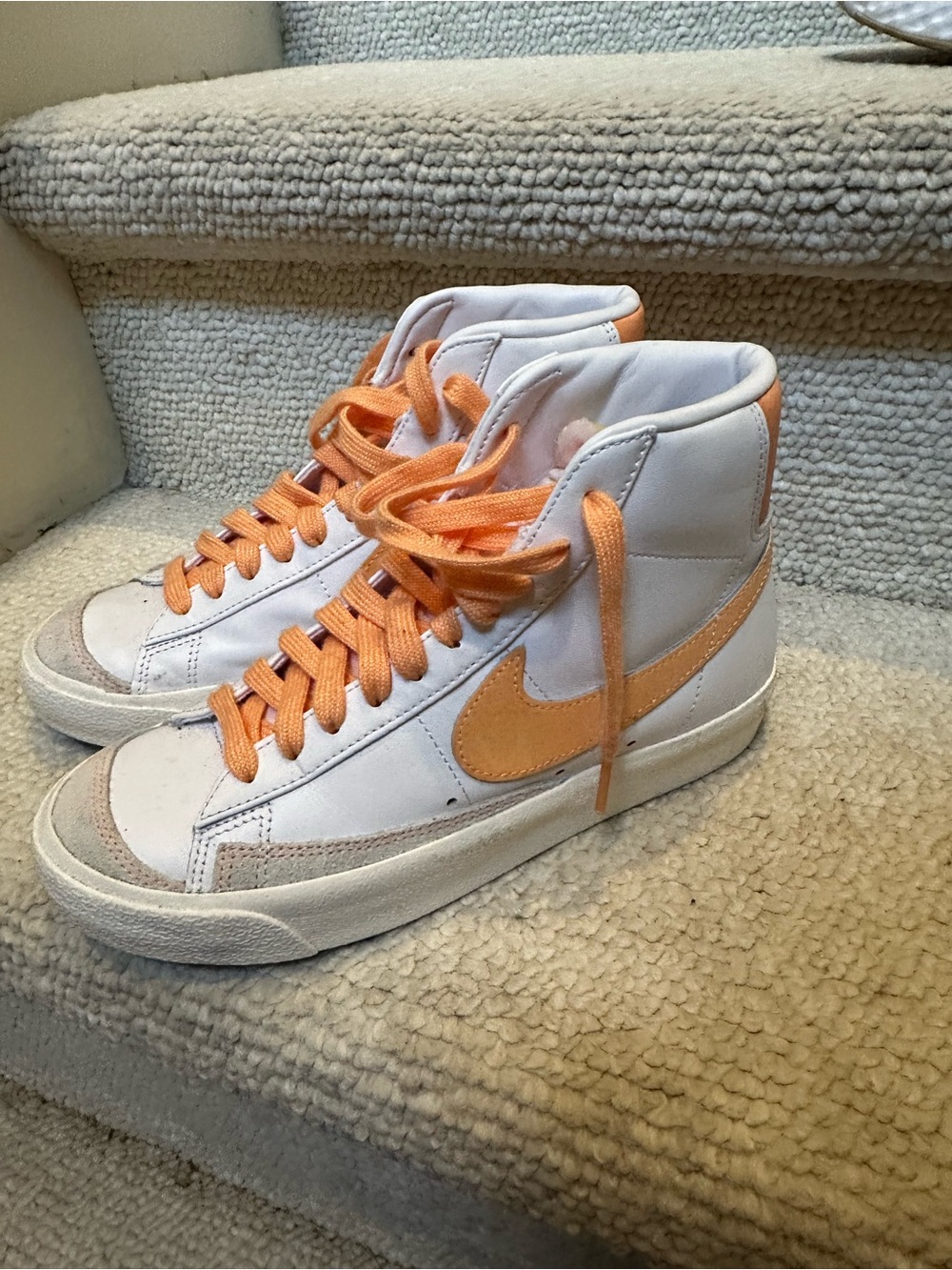 Nike Low-Top Sneakers in White and Orange